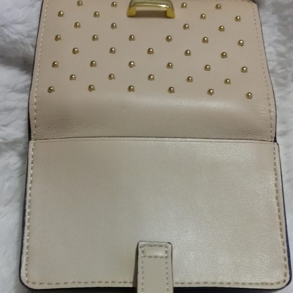 ✴️3/$15✴️ Small gold studded hand clutch - Picture 5 of 7